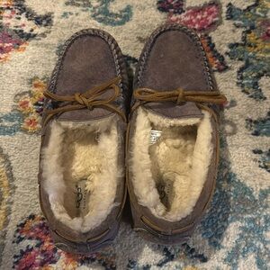 Ugg // women’s leather moccasins